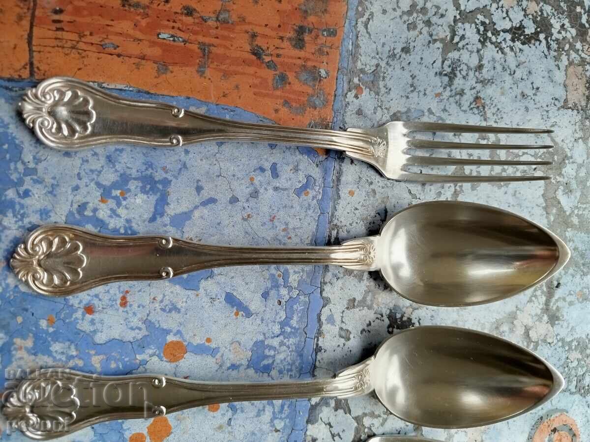 Παλιά γαλλικά ασημένια μαχαιροπήρουνα με τιμή 75.00 BGN | € 38.35