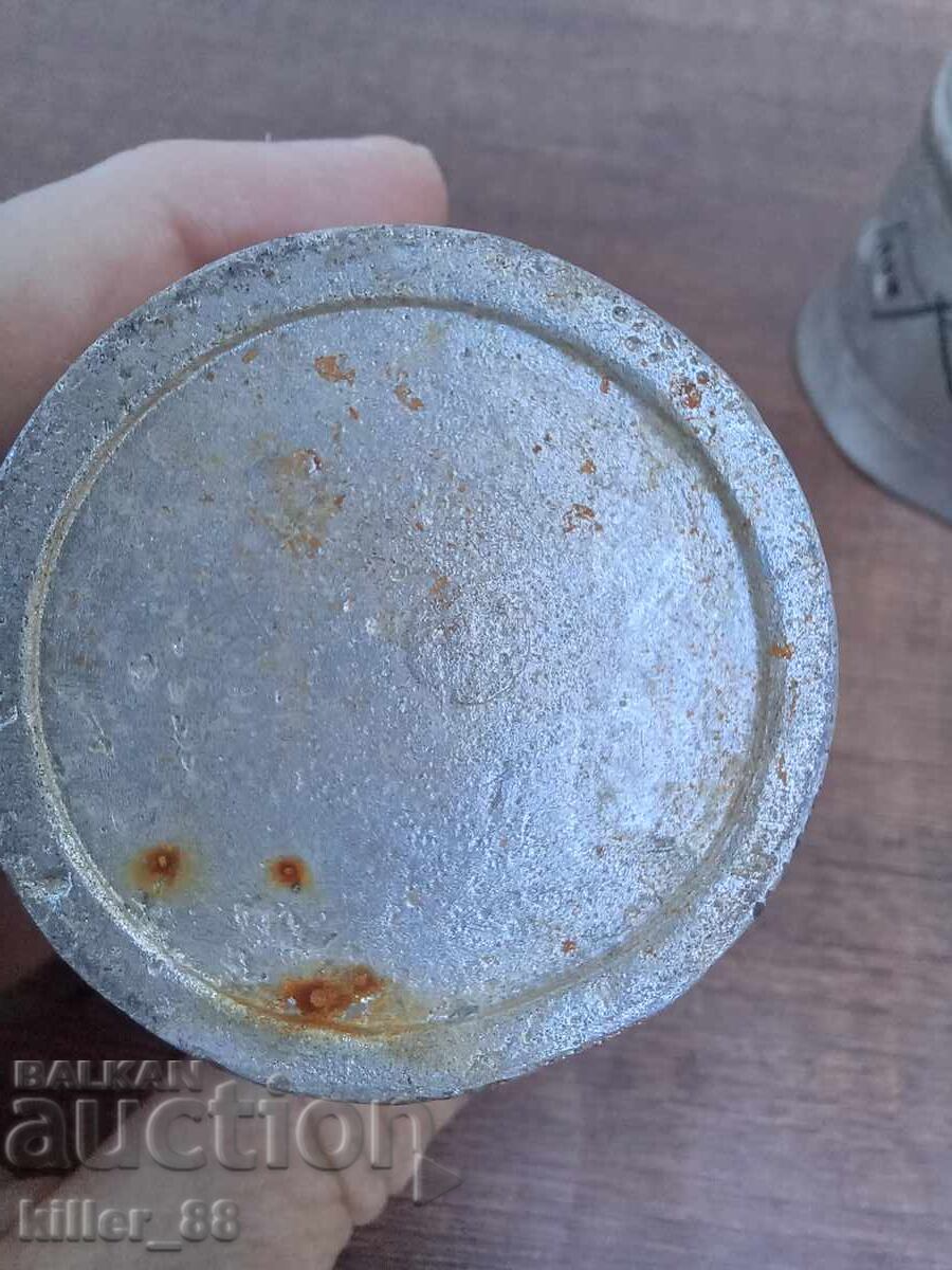 Tin bowls with ornaments - 6 Tin bowls with ornaments - 6