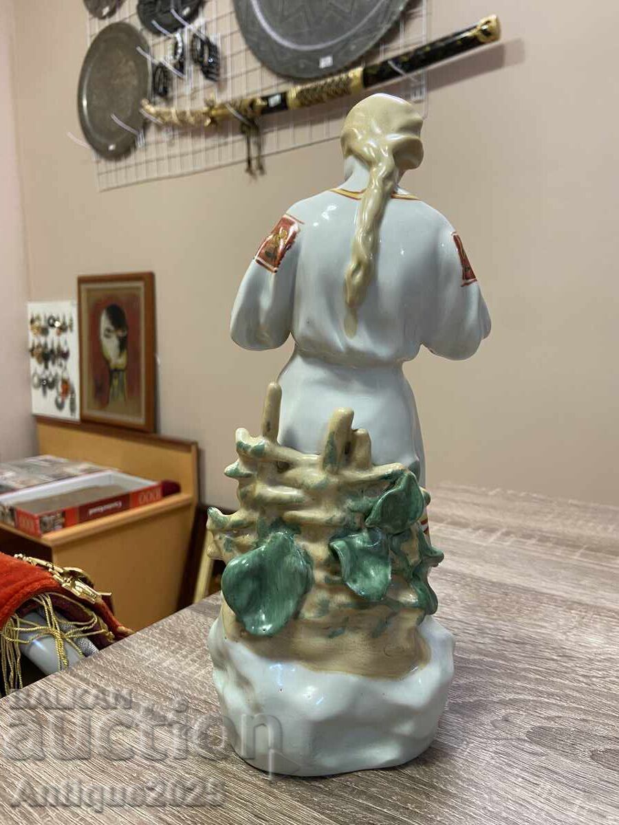 Δημοπρασία Πορσελάνινο ειδώλιο κοριτσιού "Μαντεύοντας τη μαργαρίτα"