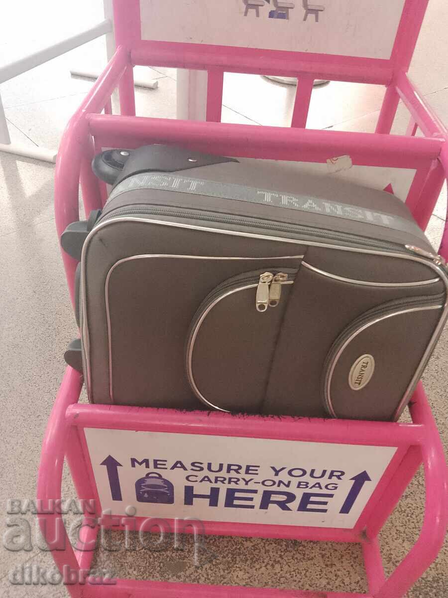 Доставка на Куфар с колелца размери - 42х30х20 - 2 броя - 25 лв / брой