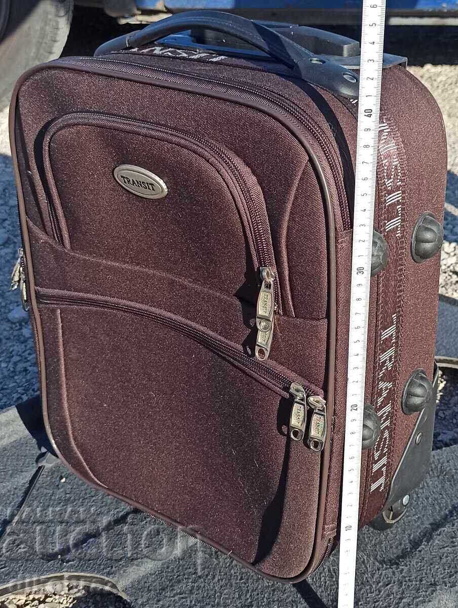 Куфар с колелца размери - 42х30х20 - 2 броя - 25 лв / брой