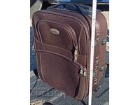 Valiză cu roți dimensiuni - 42x30x20 - 2 bucăți - 25 lv / bucată