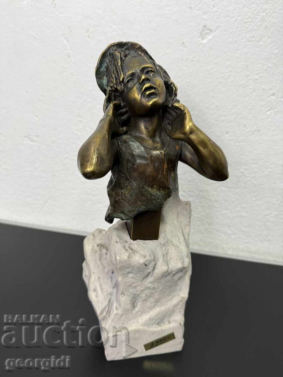 Дизайнерска бронзова скулптура. №7429 с цена 350.00 лв. | € 178.95