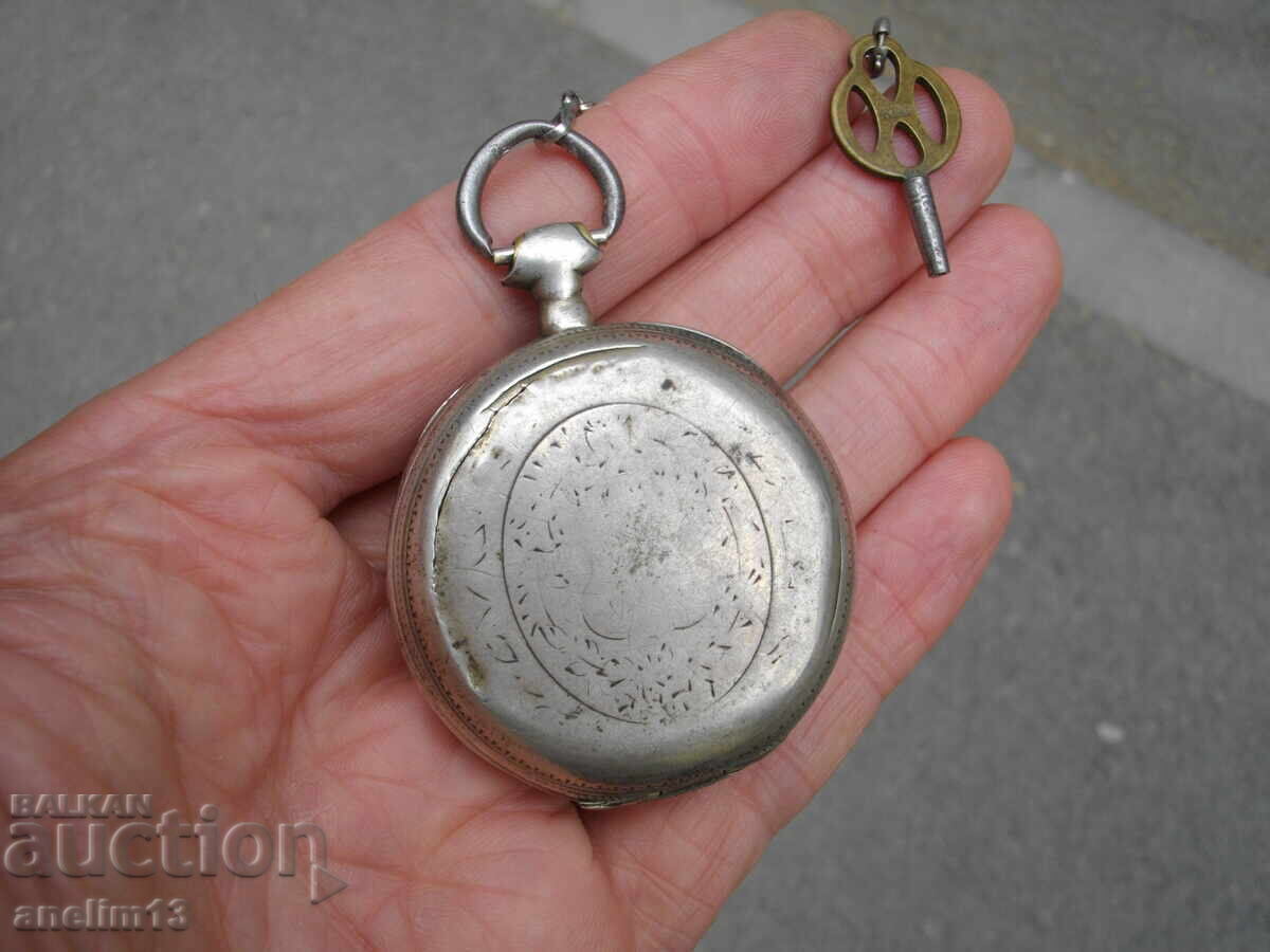 Livrarea CEAS DE BUZUNAR DIN ARGINT VECHI CU CHEIE