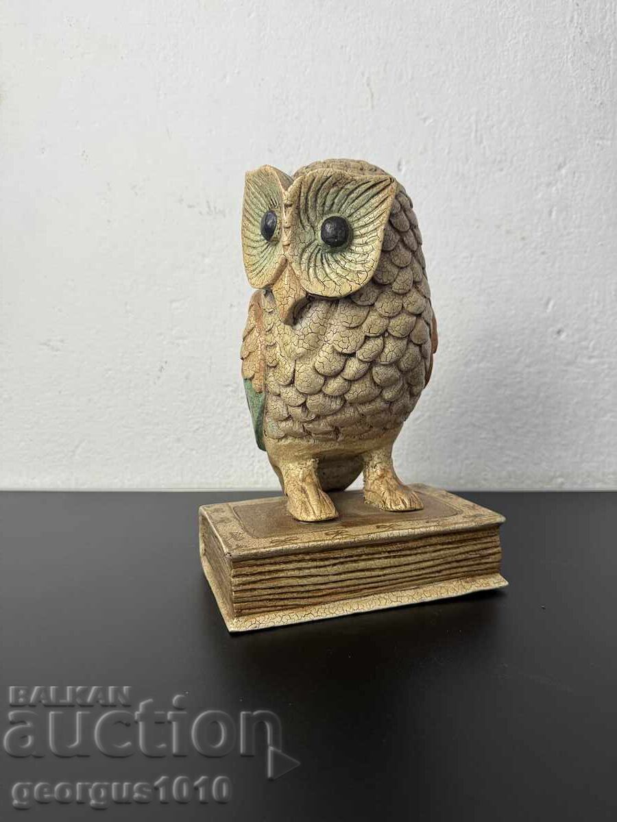 Ξύλινο ειδώλιο κουκουβάγιας σε βιβλίο №7430