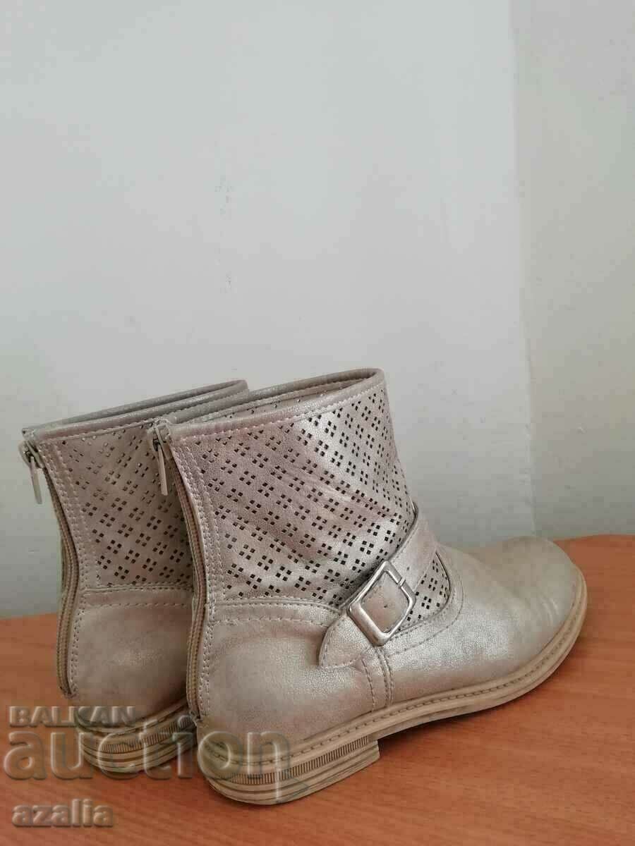 Boots in gold, 35 number - 5 Boots in gold, 35 number - 5