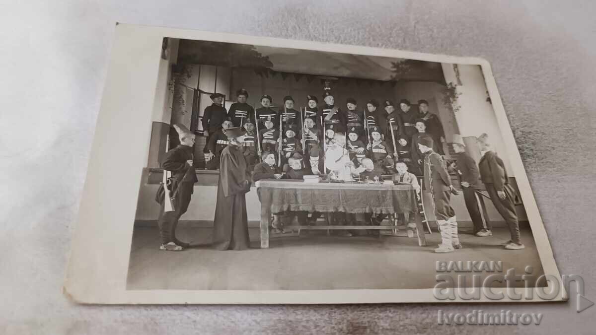 Φωτογραφία Ρουπής Παιδιά στο έργο Η Σύλληψη του Αποστόλου 1935