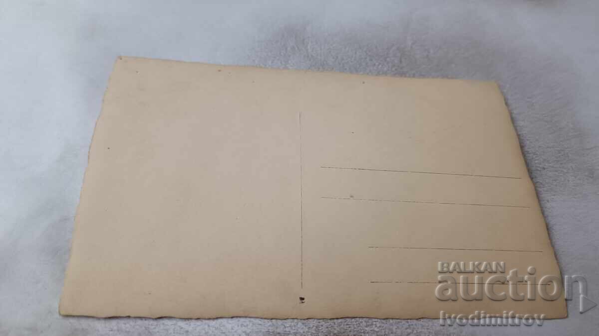 Φωτογραφία Νεαρή γυναίκα με τιμή 1.85 BGN | € 0.95 Φωτογραφία Νεαρή γυναίκα με τιμή 1.85 BGN | € 0.95