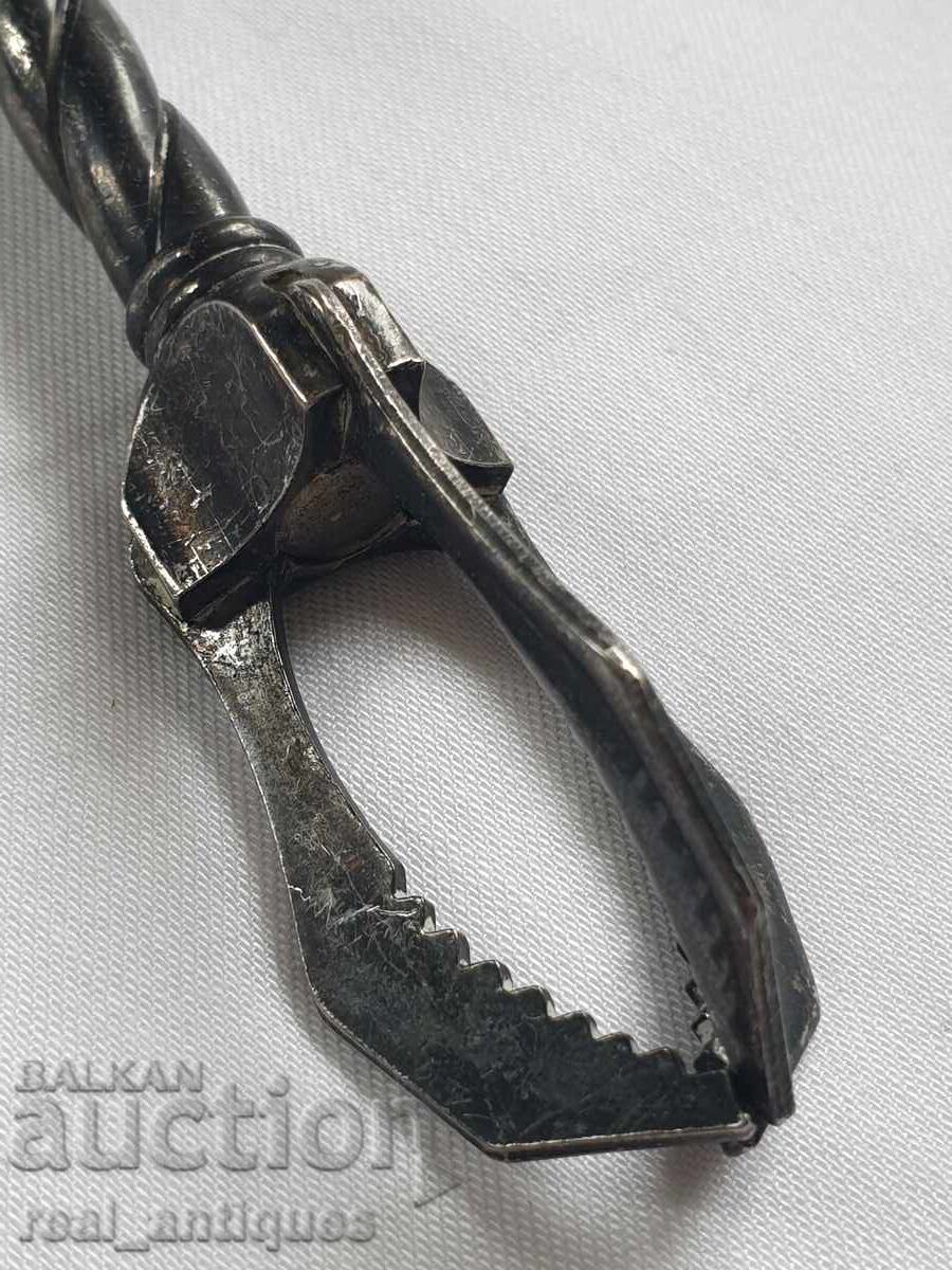 Доставка на Посребрена щипка за лед