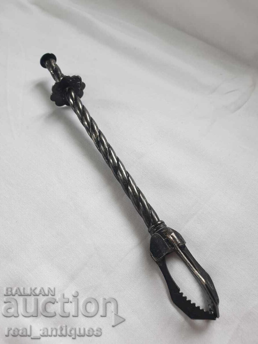 Посребрена щипка за лед