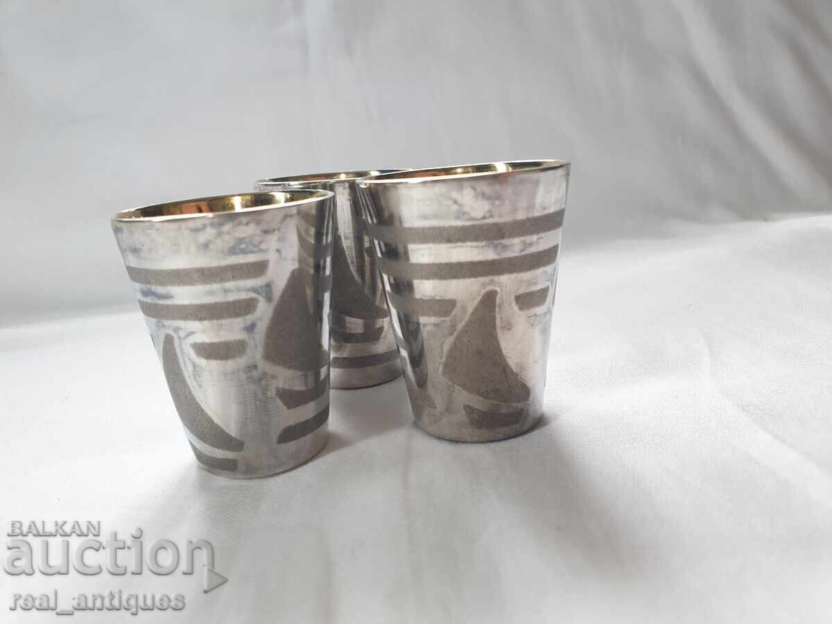 Аукцион Посребрени чашки с позлата