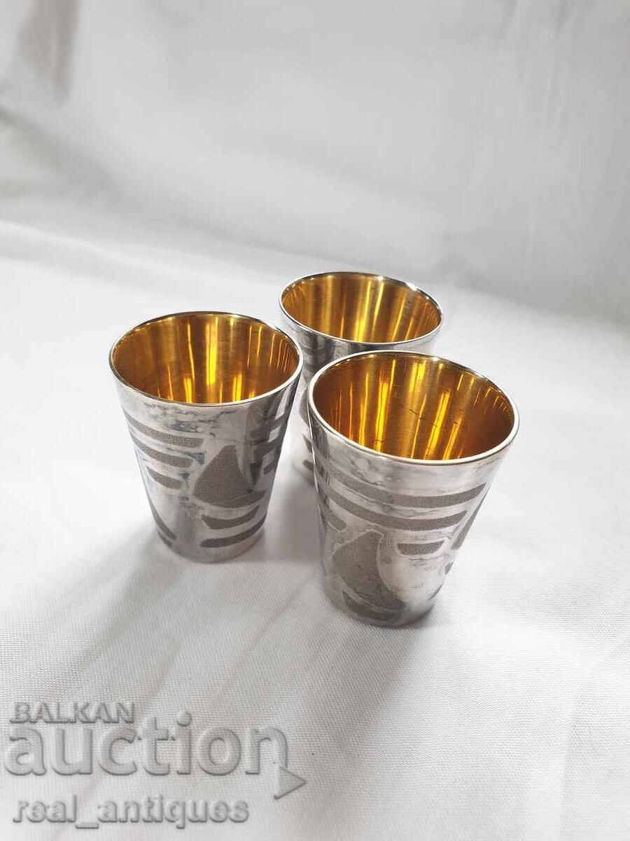 Посребрени чашки с позлата