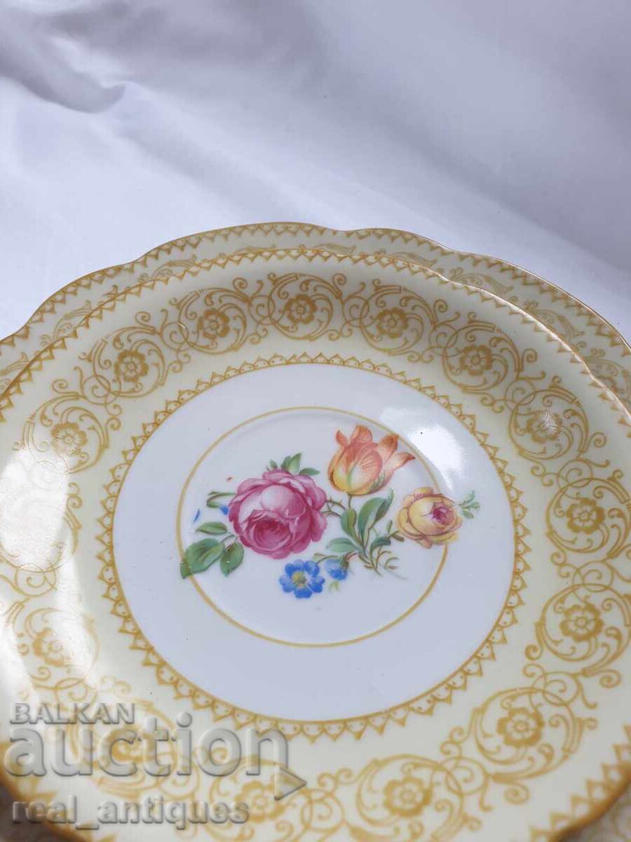 Delivery of Porcelain set