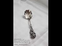 O lingură de argint