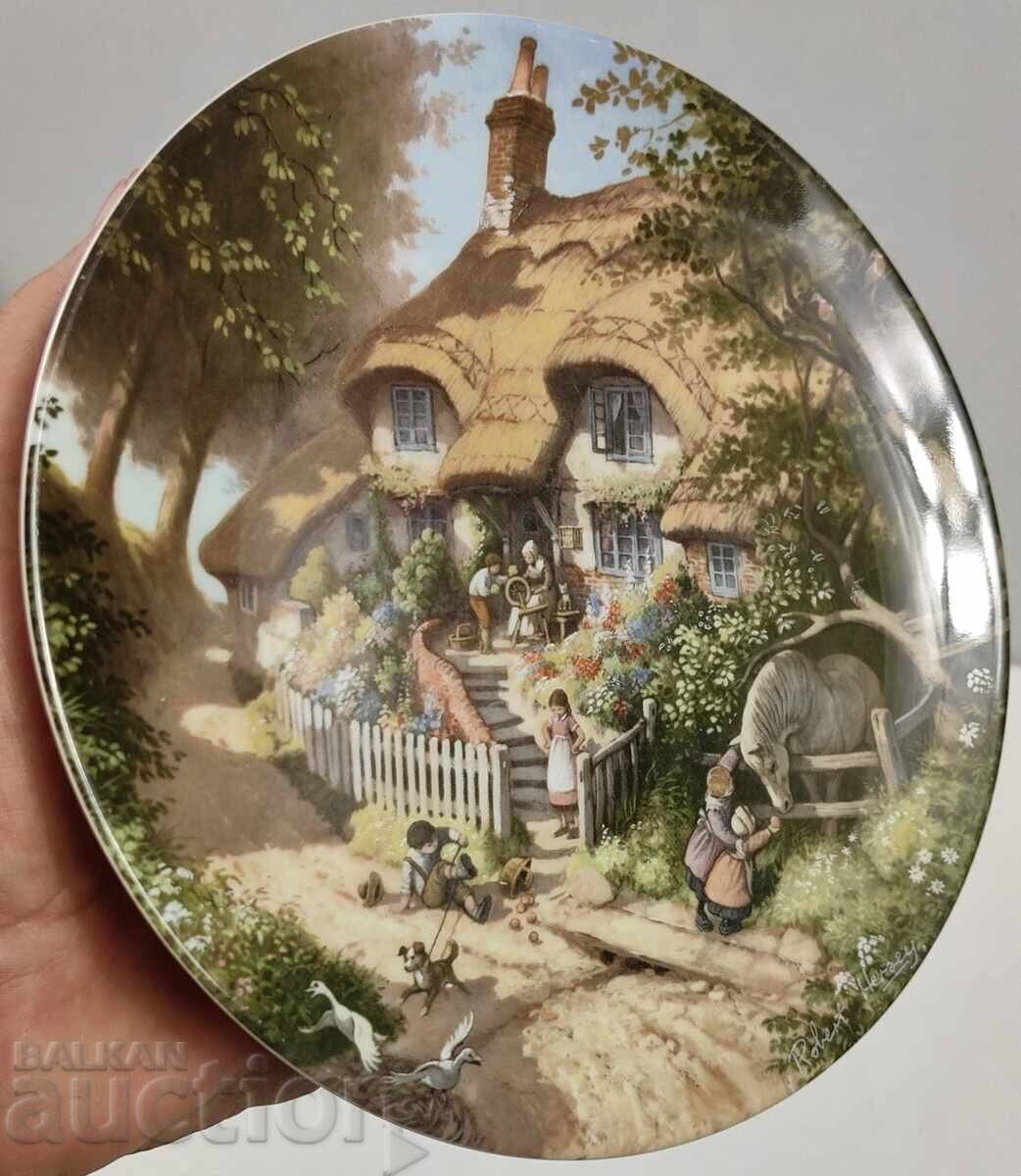 Auction  COLLECTOR'S PORCELAIN PLATE MARKED