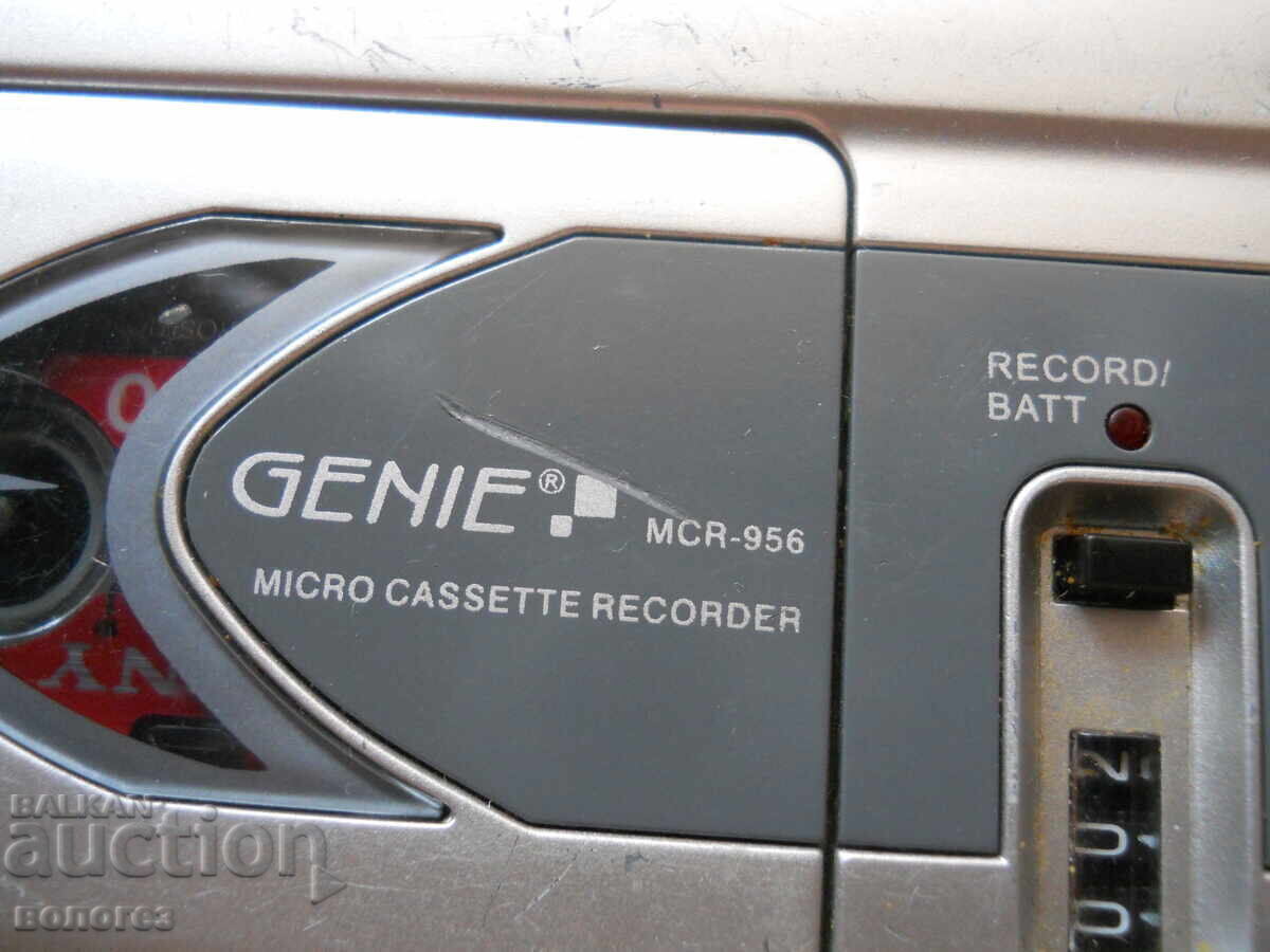 Стар диктофон "Genie" с касета - Германия с цена 10.00 лв. | € 5.11