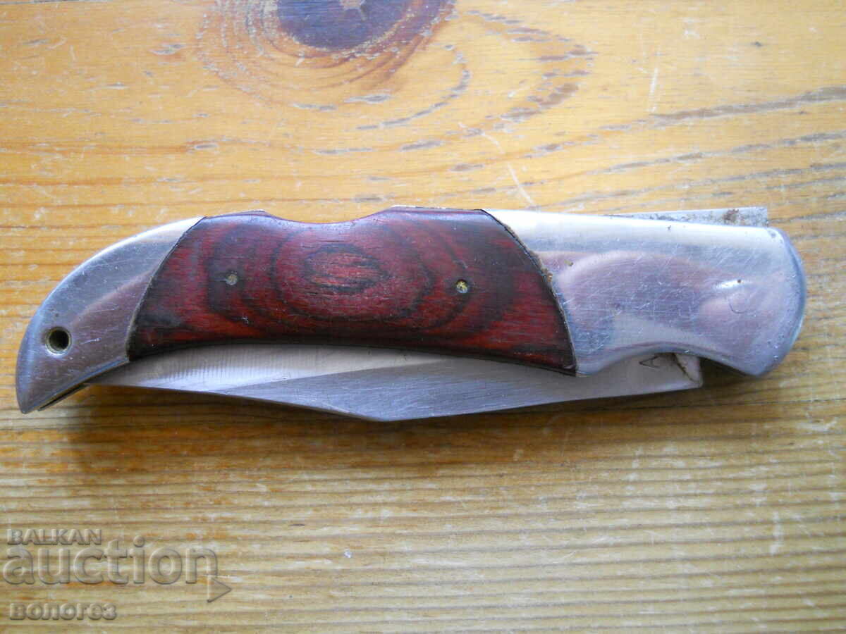 Πτυσσόμενο μαχαίρι με λαβές από κόκκαλο "Shwarz Wolf" με τιμή 20.00 BGN | € 10.23 Πτυσσόμενο μαχαίρι με λαβές από κόκκαλο "Shwarz Wolf" με τιμή 20.00 BGN | € 10.23