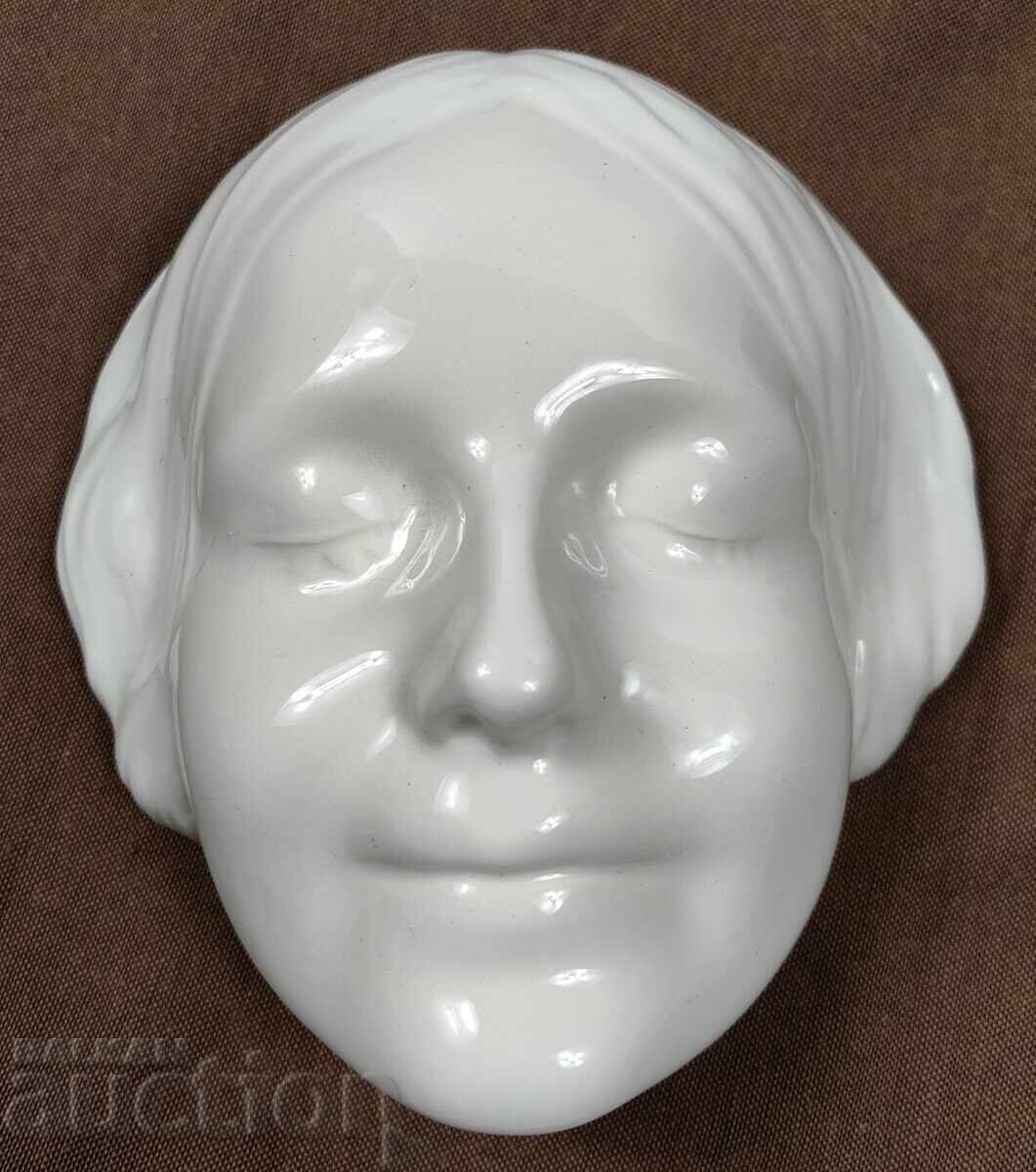 Доставка на НЕПОЗНАТАТА ЖЕНА ОТ СЕНА ПОСМЪРТНА ПОРЦЕЛАНОВА МАСКА GOEBEL