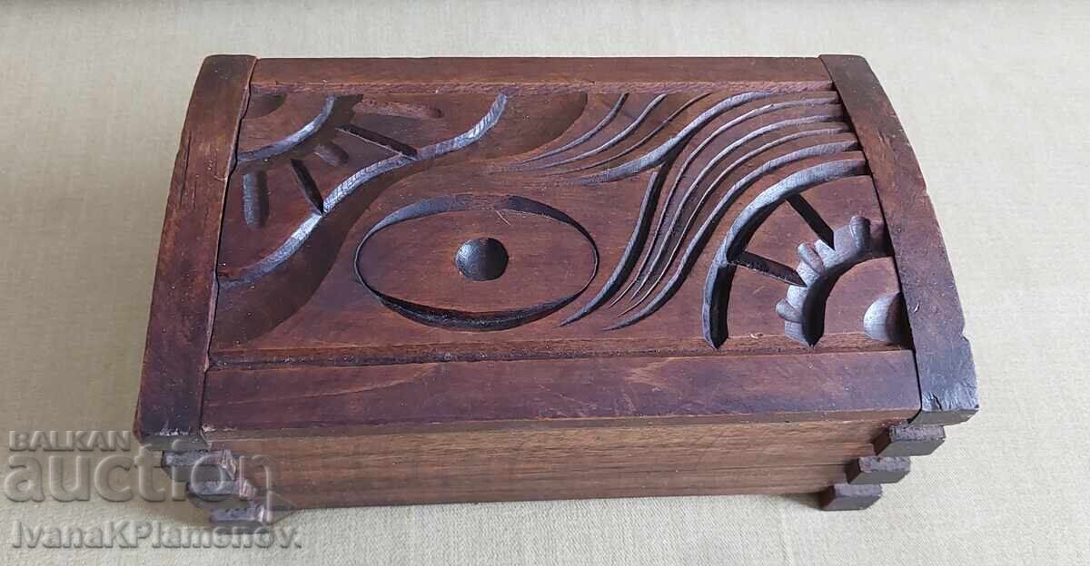 Κουτί ξυλογλυπτικής για τους γνώστες με τιμή 28.00 BGN | € 14.32