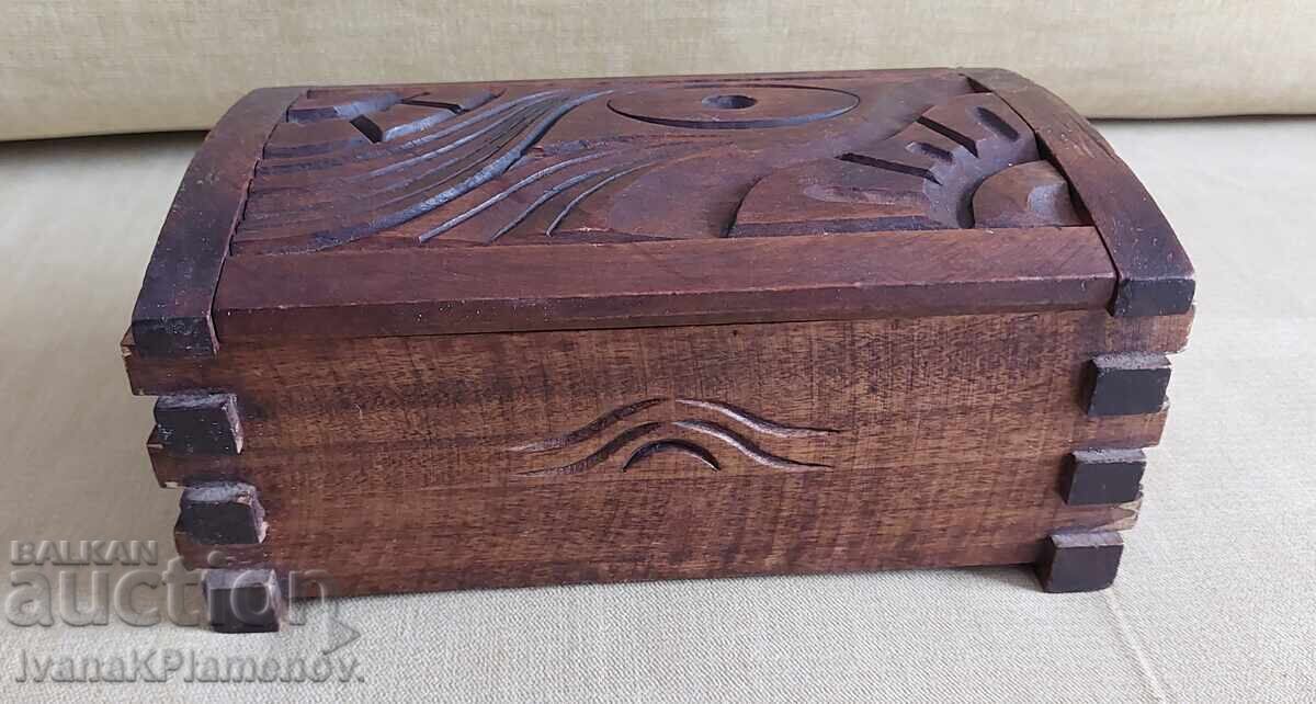 Δημοπρασία Κουτί ξυλογλυπτικής για τους γνώστες