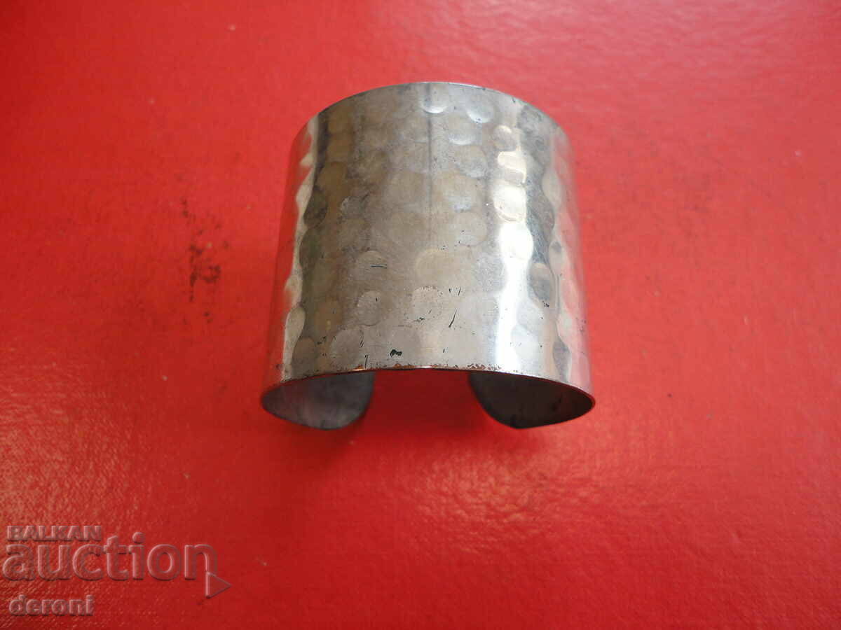 Υπέροχο σφυρήλατο βραχιόλι με τιμή 15.00 BGN | € 7.67 Υπέροχο σφυρήλατο βραχιόλι με τιμή 15.00 BGN | € 7.67