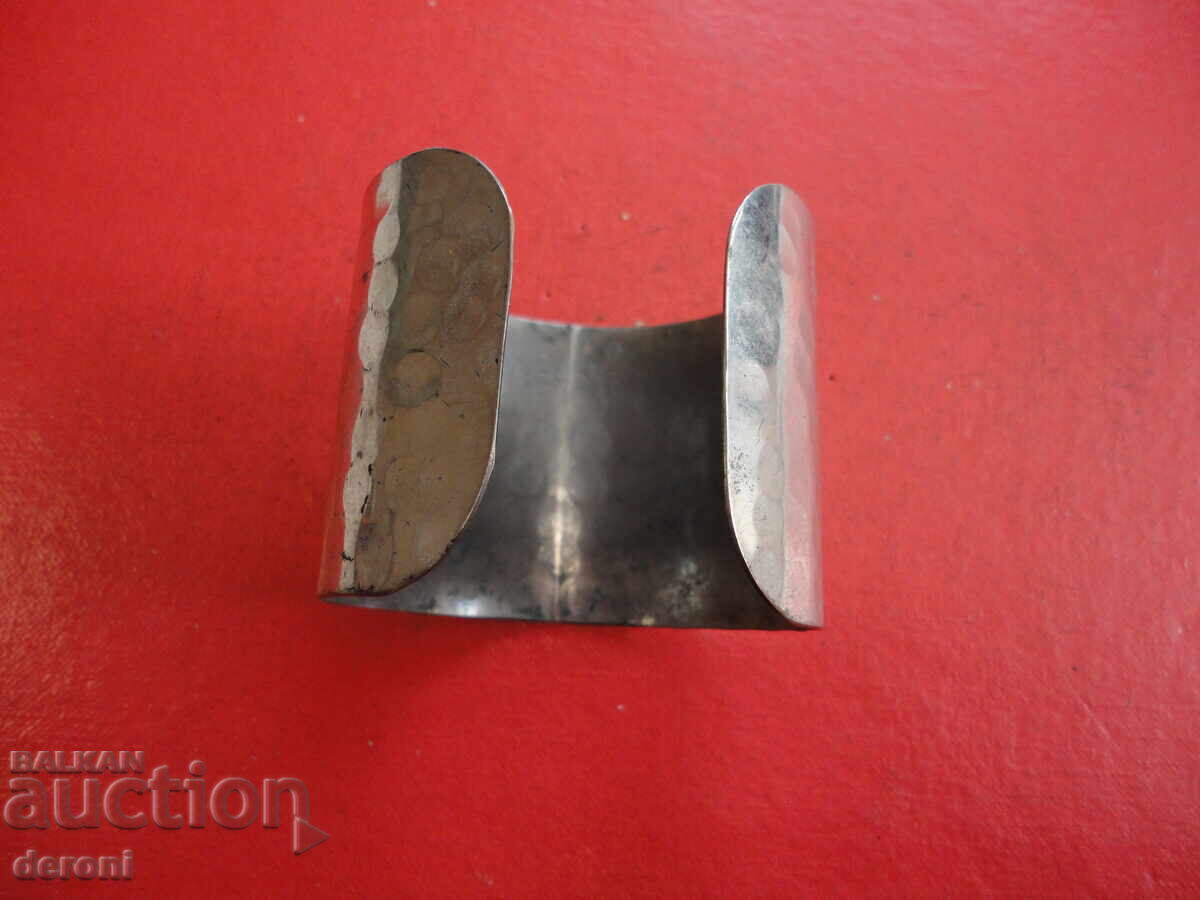 Δημοπρασία Υπέροχο σφυρήλατο βραχιόλι Δημοπρασία Υπέροχο σφυρήλατο βραχιόλι