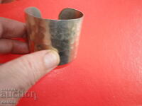 Υπέροχο σφυρήλατο βραχιόλι