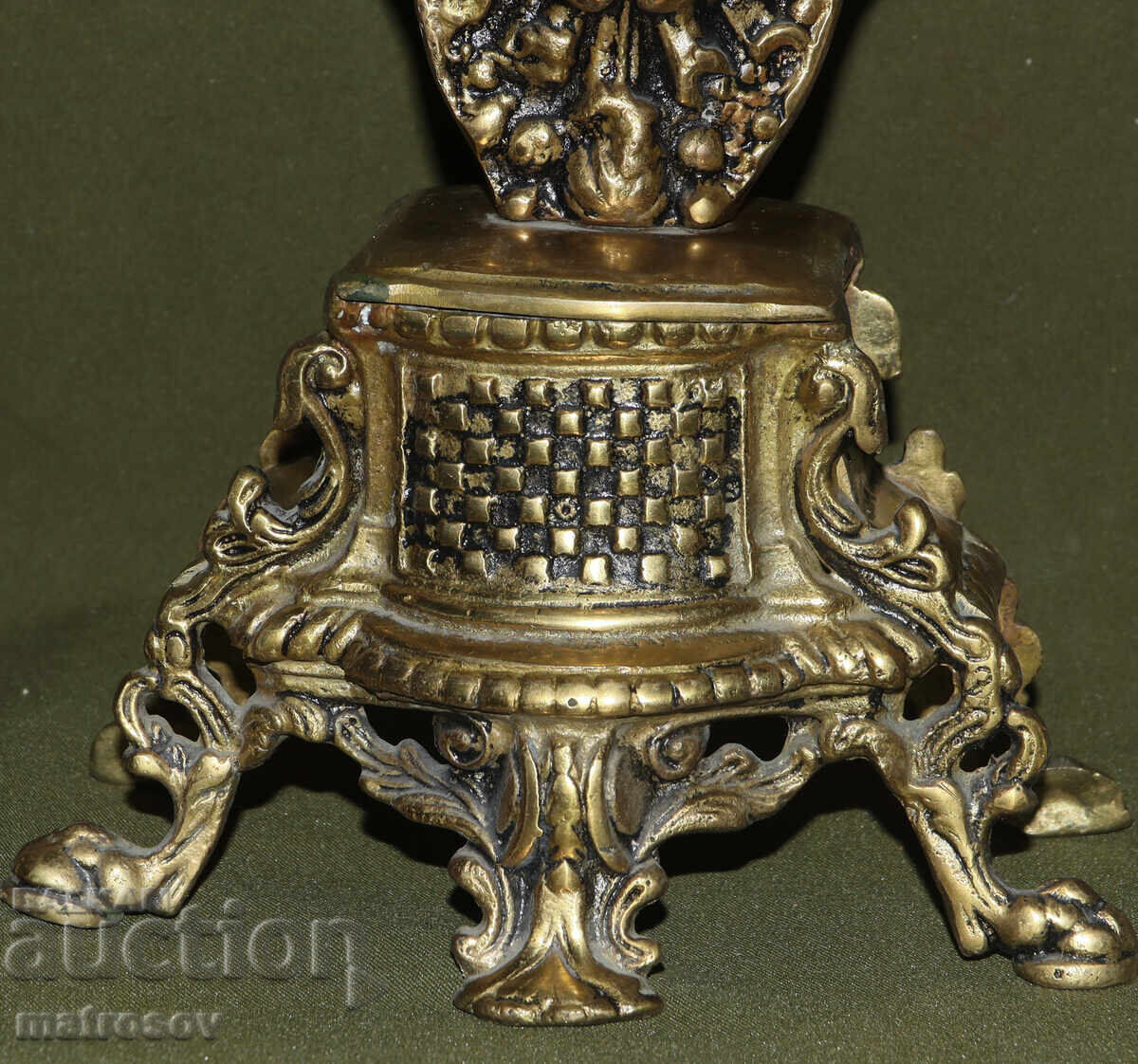 Παράδοση Παλιά ορειχάλκινη γλυπτική άγαλμα κηροπήγιο