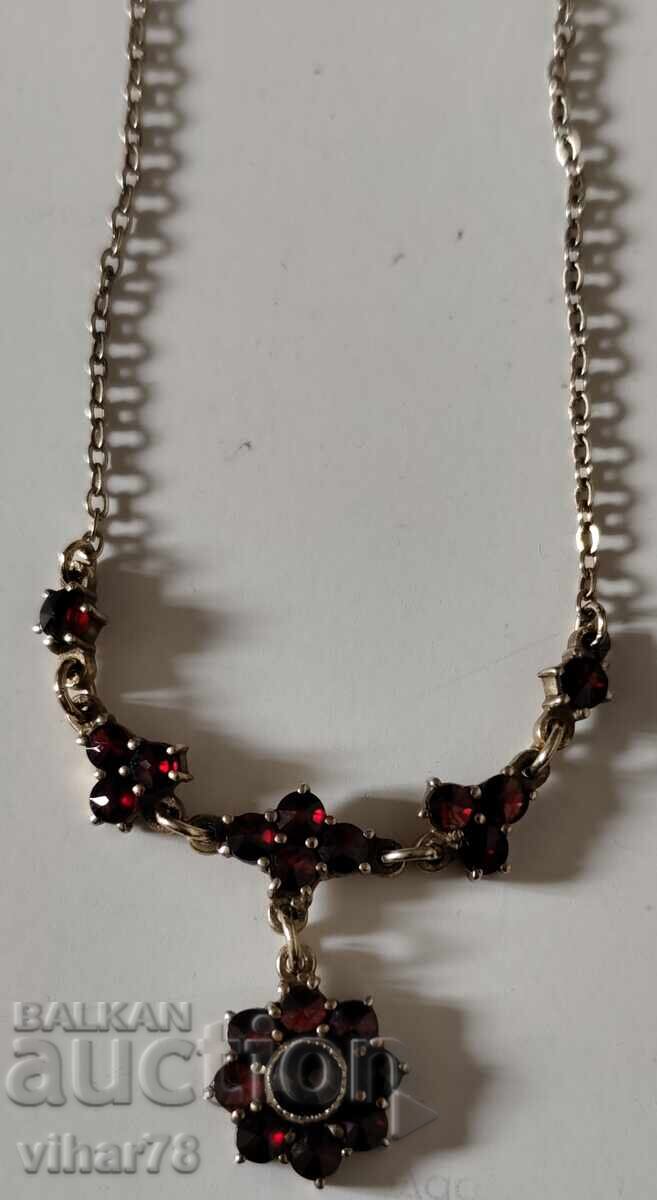 Παράδοση Ασημένιο κολιέ με γρανάτη