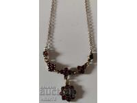 SILVER NECKLACE WITH GARNET