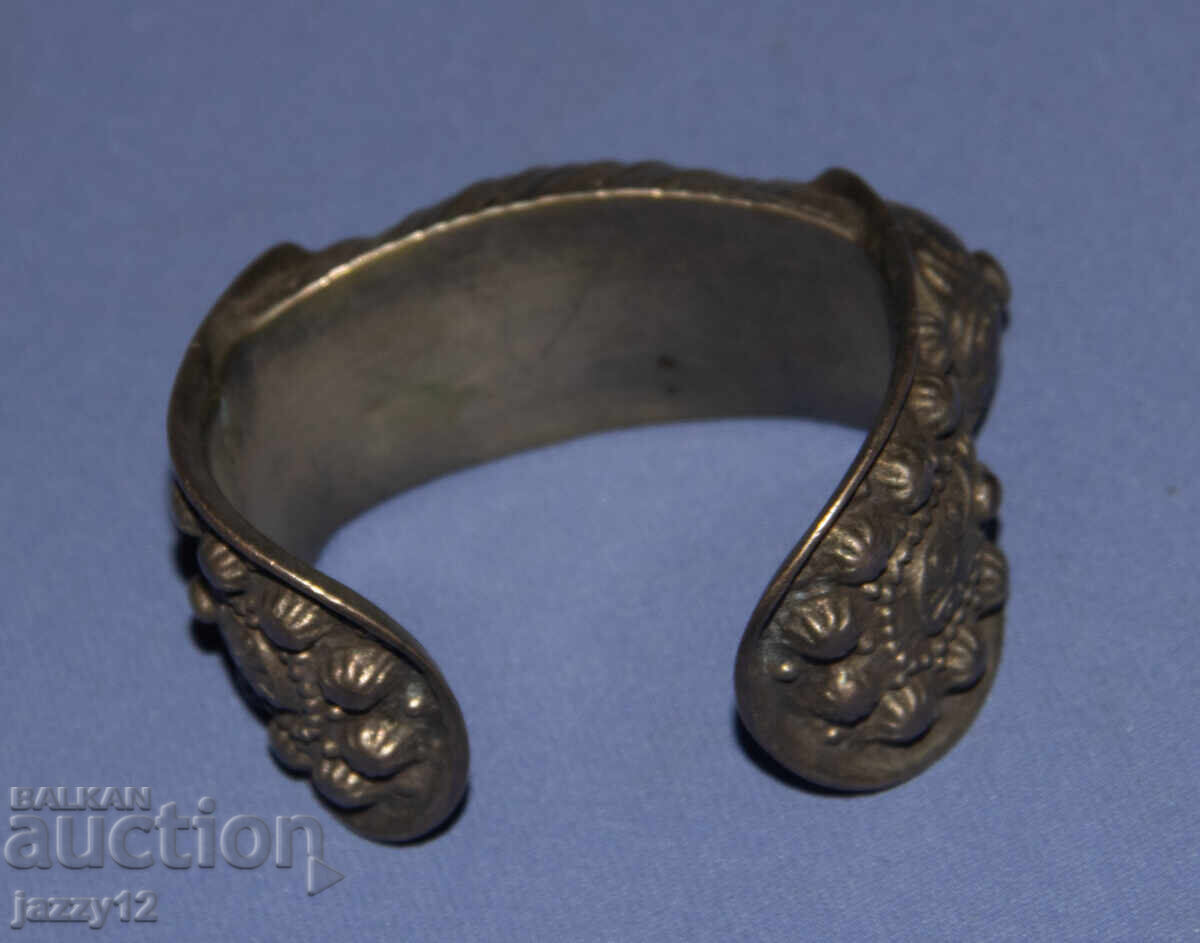 Auction Old silver bracelet slingshot Auction Old silver bracelet slingshot