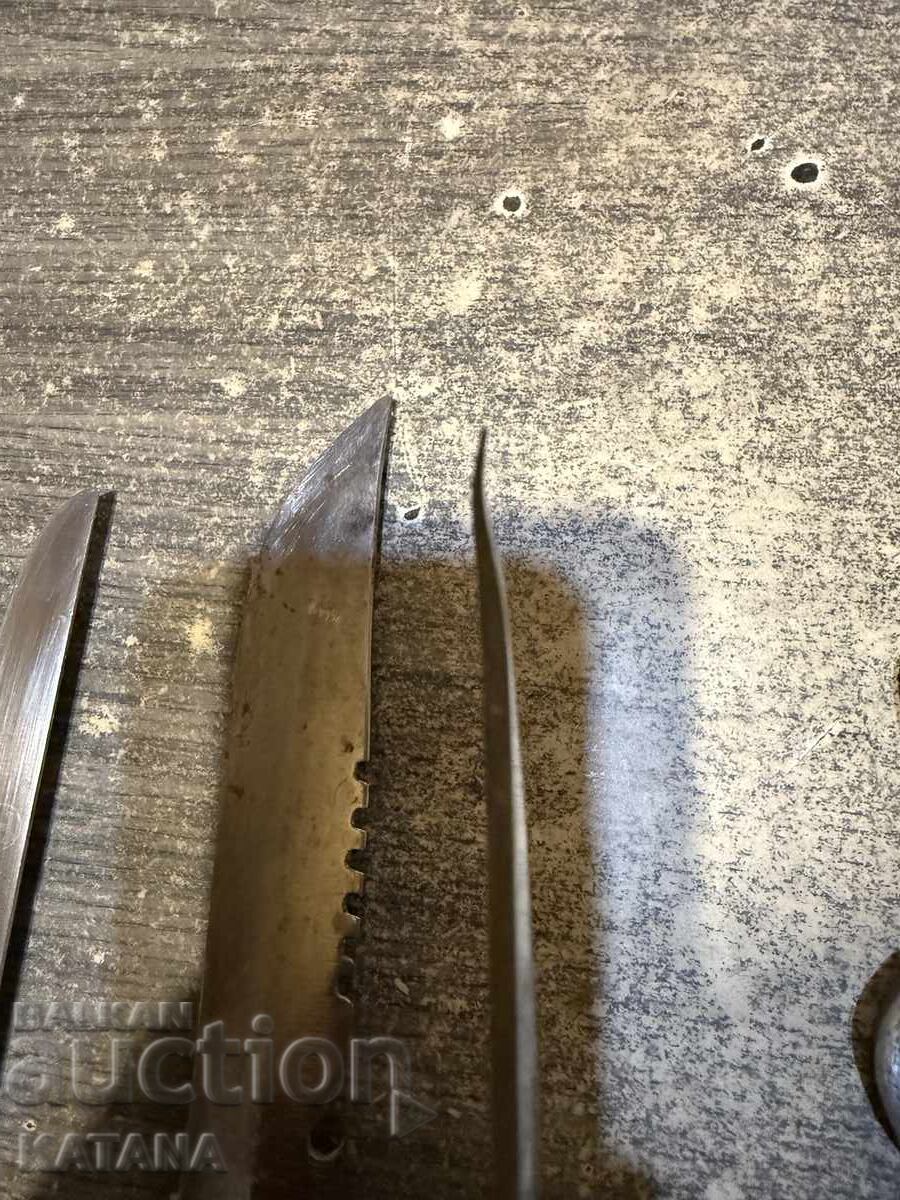 Cuțite + deschizător de sticle cu preț 55.00 BGN | € 28.12