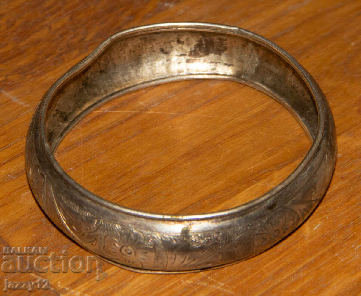 Brățară veche de argint cu motive florale cu preț 170.00 BGN | € 86.92 Brățară veche de argint cu motive florale cu preț 170.00 BGN | € 86.92