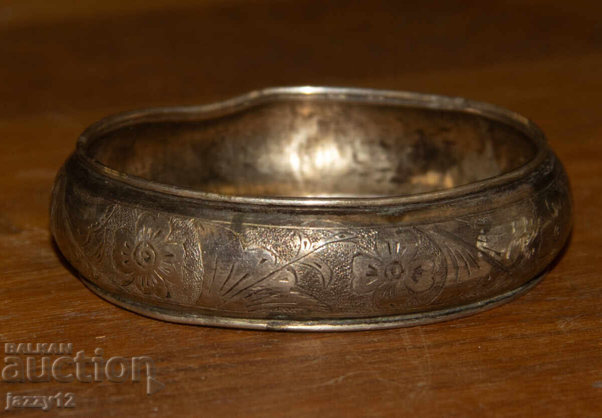 Brățară veche de argint cu motive florale Brățară veche de argint cu motive florale