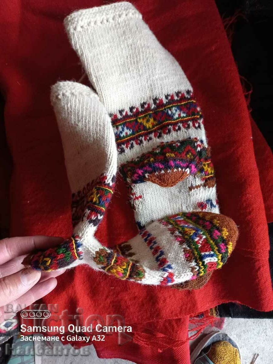 Auction  OLD KNITTED SOCKS WEAR