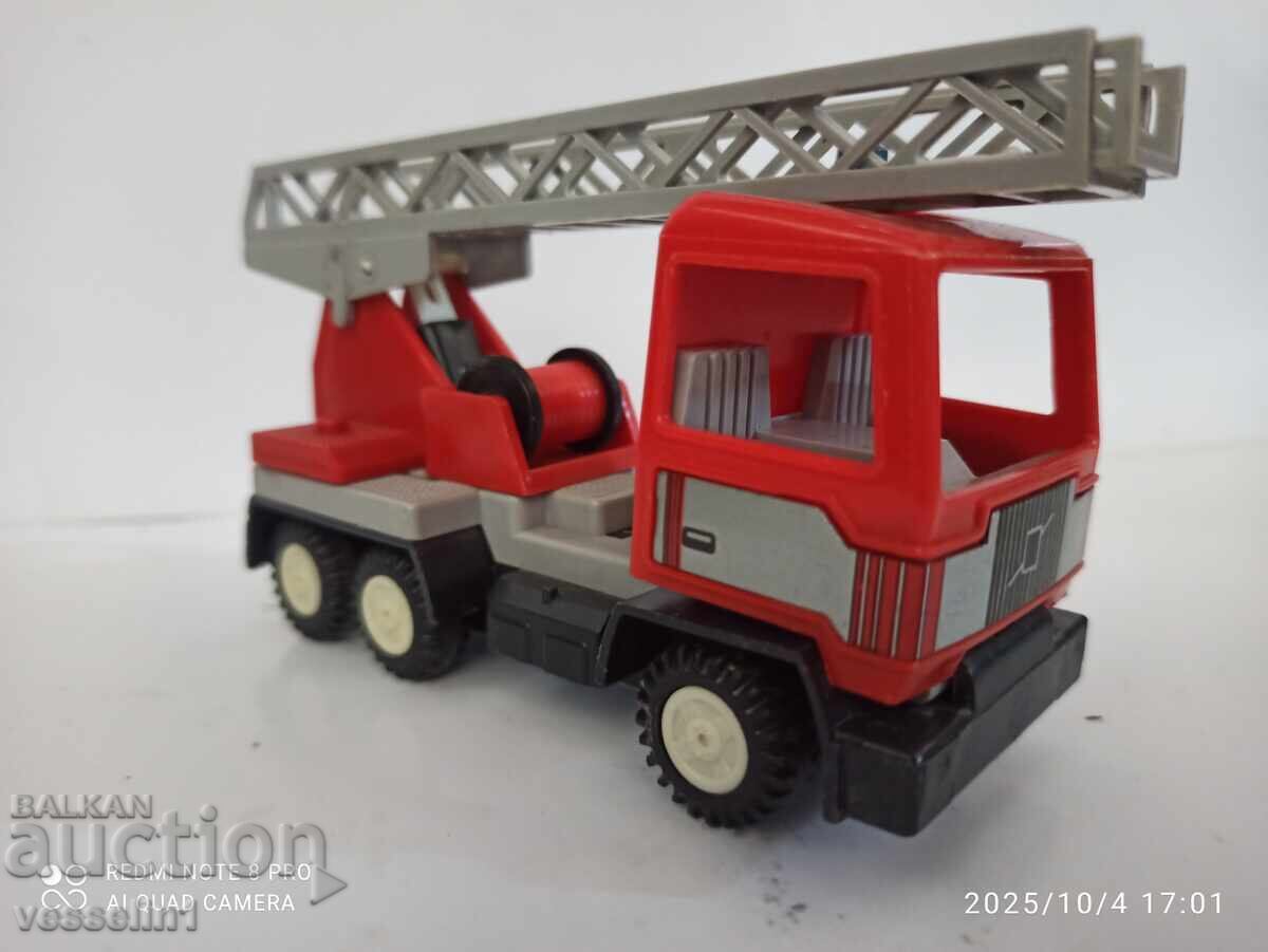 Παλιό παιχνίδι βίσωνας πυροσβεστικό όχημα με μηχανισμό τριβής σοσιαλιστικό