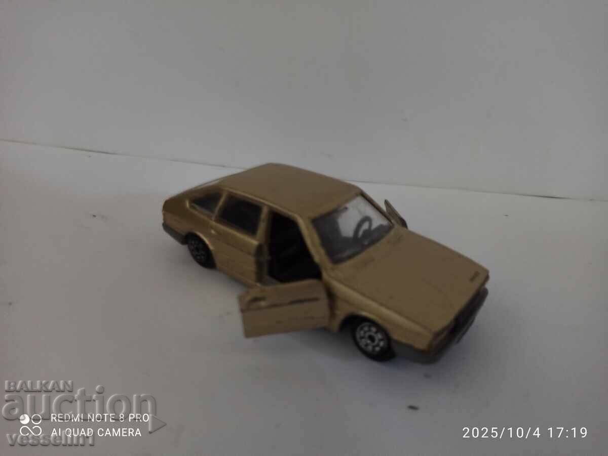 Veche mașinuță de jucărie simca1308GT 1/43 norev crysler cu preț 24.00 BGN | € 12.27 Veche mașinuță de jucărie simca1308GT 1/43 norev crysler cu preț 24.00 BGN | € 12.27