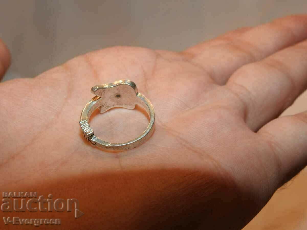 Delivery of A spectacular rocker ring