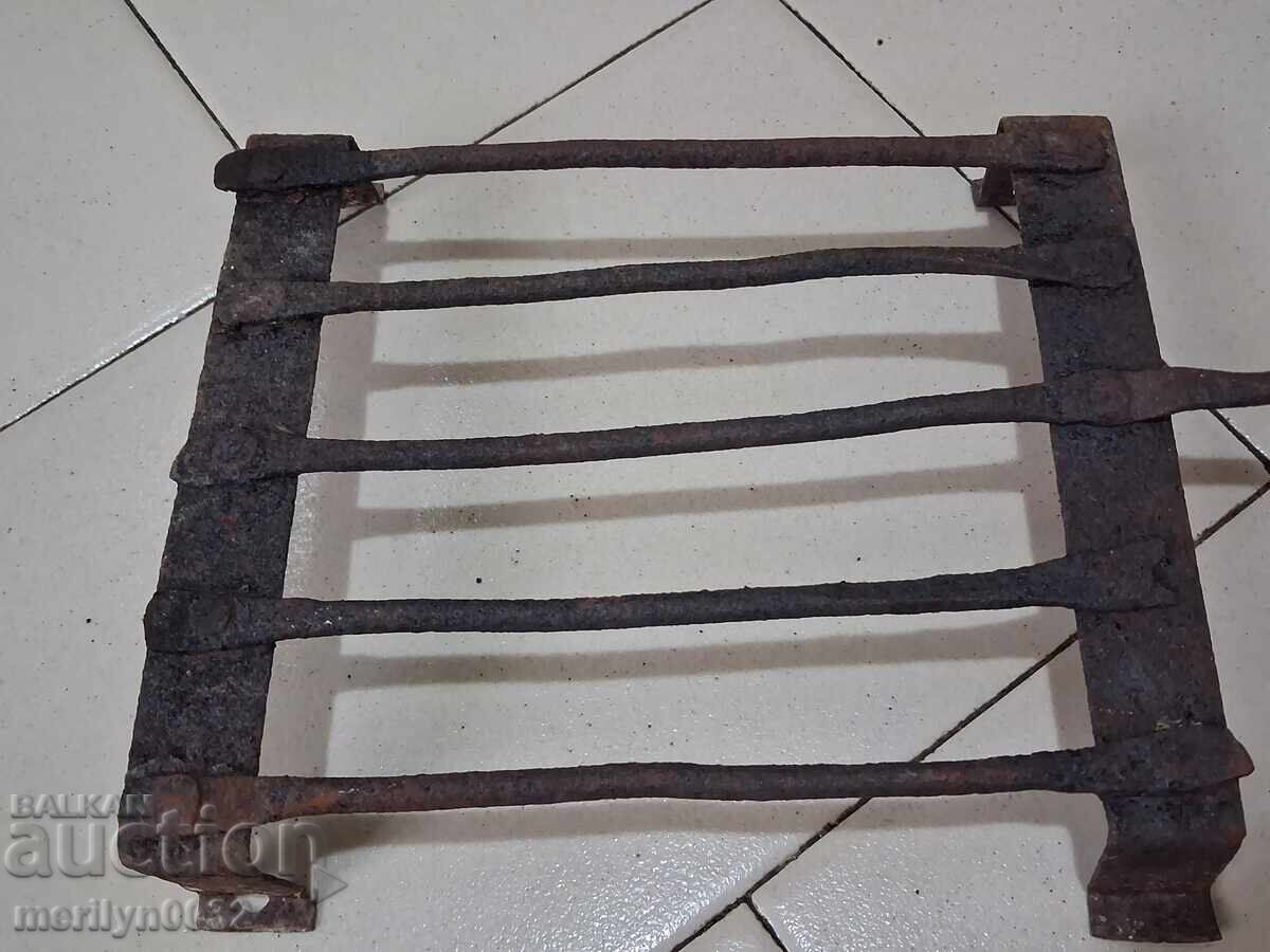 Gratar vechi forjat manual, steakhouse, fier forjat cu preț 44.00 BGN | € 22.50 Gratar vechi forjat manual, steakhouse, fier forjat cu preț 44.00 BGN | € 22.50
