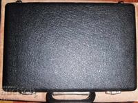Suitcase with 5 coin trays