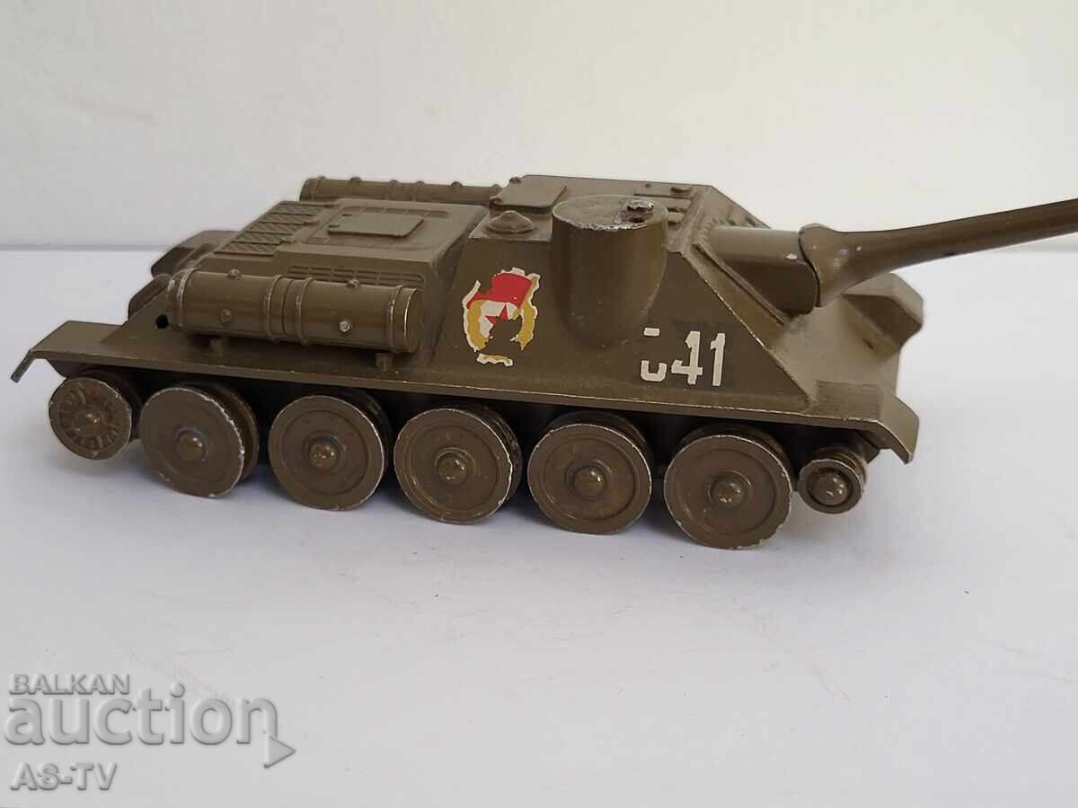 Μεταλλικό τανκ παλιού τύπου με τιμή 30.00 BGN | € 15.34