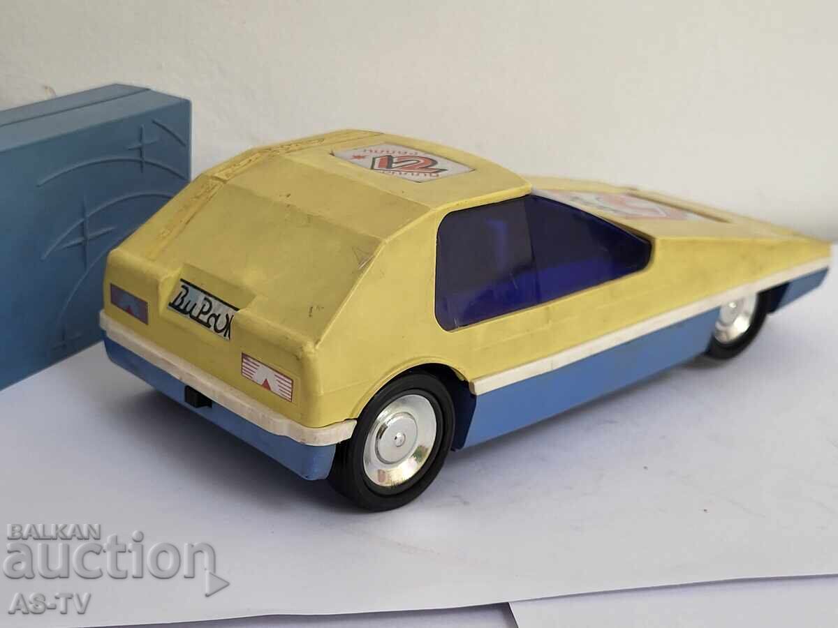 Παράδοση Παλιό καροτσάκι με τηλεχειριστήριο