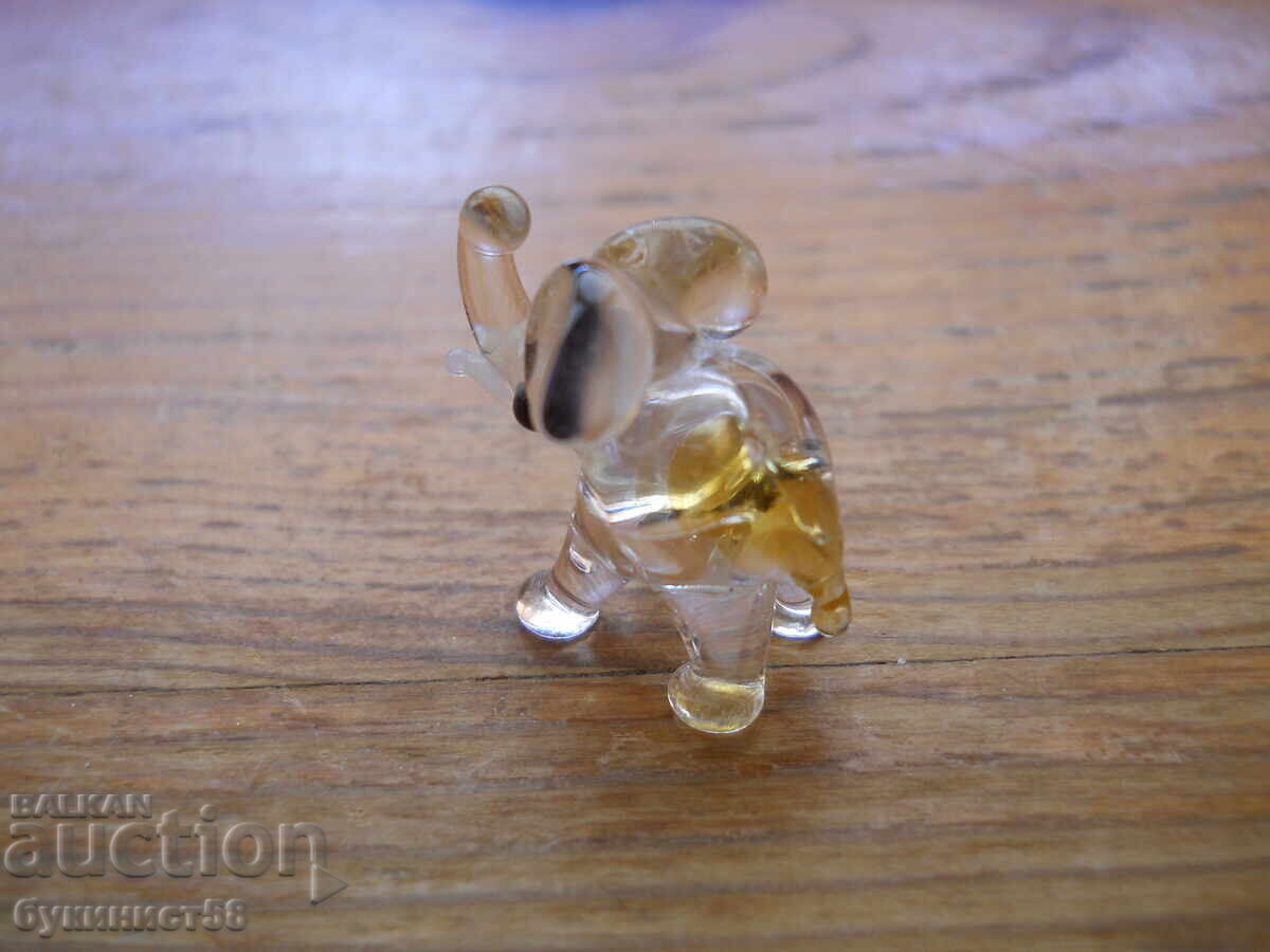 Доставка на Стъклено слонче (миниатюра)