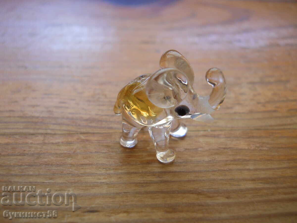 Стъклено слонче (миниатюра)