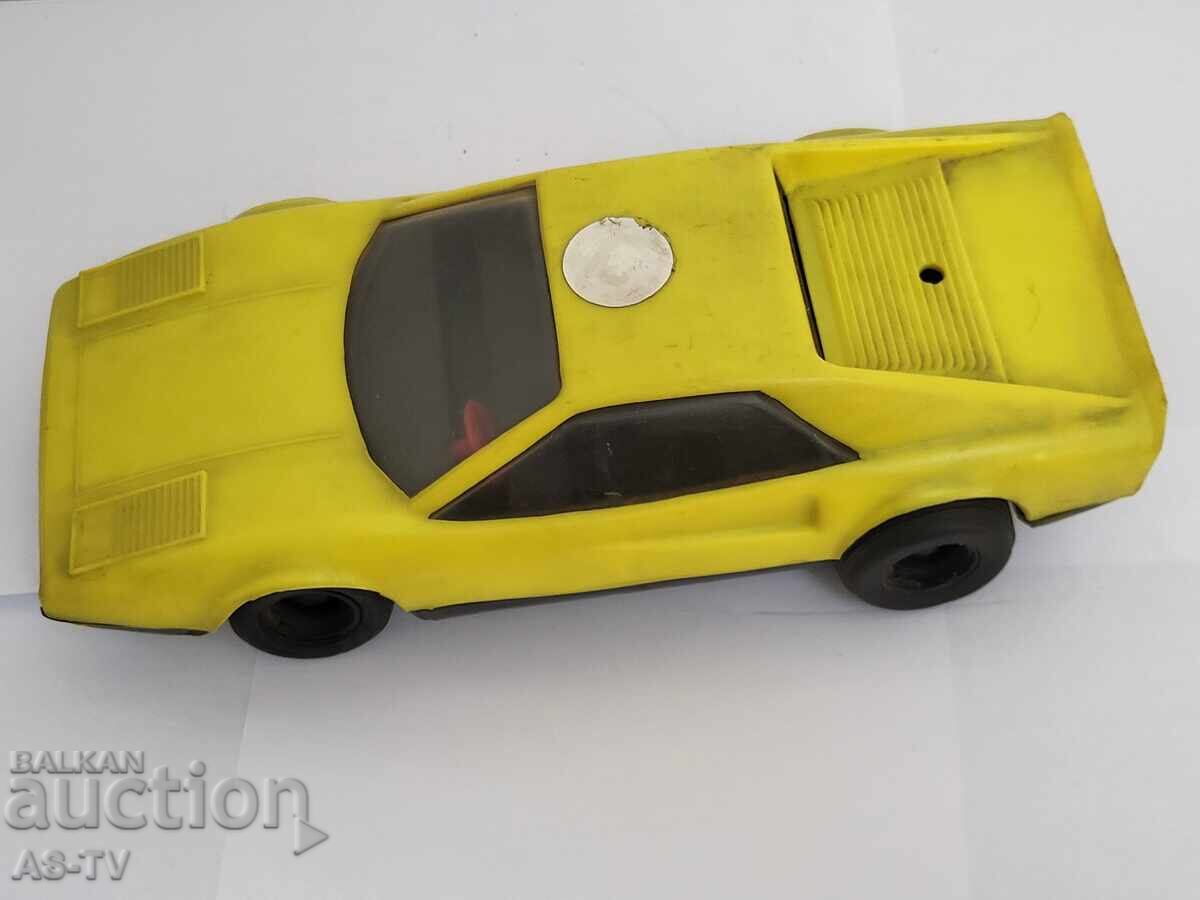 Δημοπρασία Κάρο από το Σοσιαλισμό