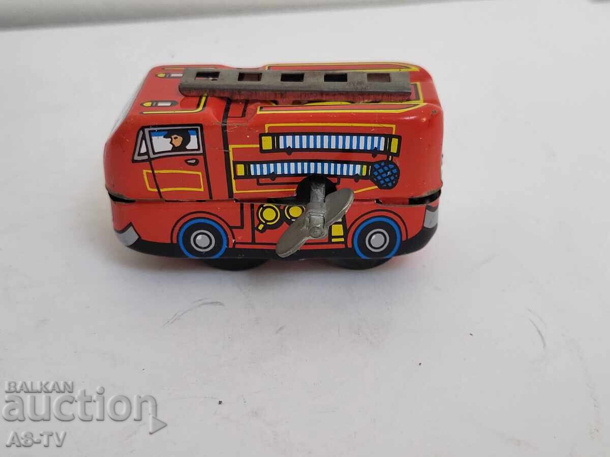 Ένα τσίγκινο παιχνίδι με τιμή 15.00 BGN | € 7.67