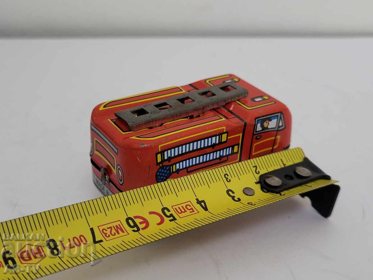 Παράδοση Ένα τσίγκινο παιχνίδι