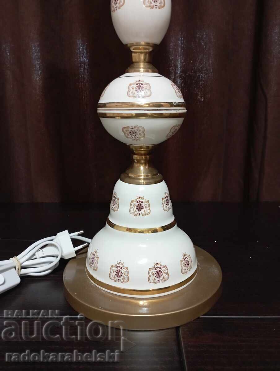 Голяма старинна порцеланова лампа с красив абажур с цена 159.90 лв. | € 81.76 Голяма старинна порцеланова лампа с красив абажур с цена 159.90 лв. | € 81.76