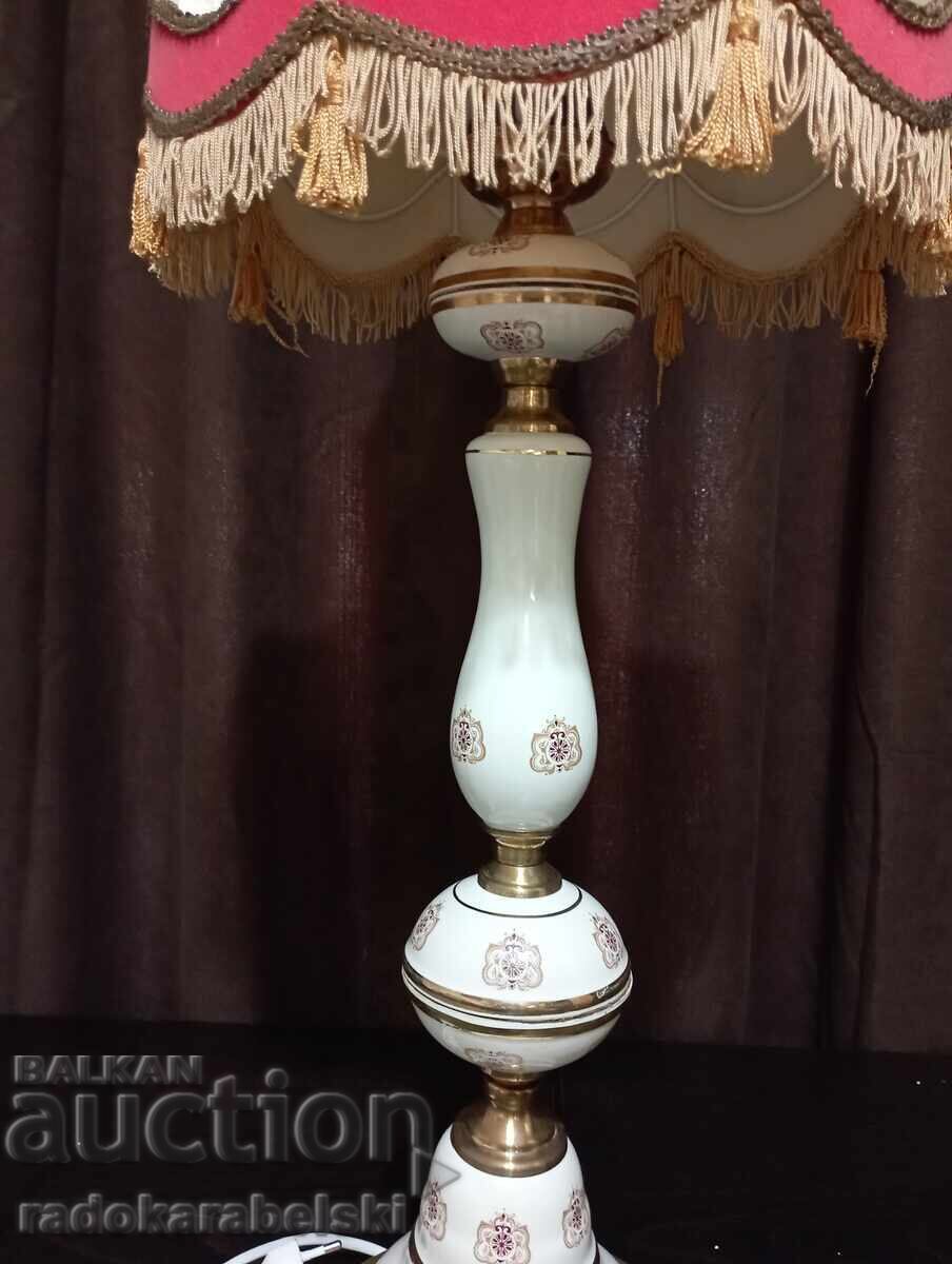 Аукцион Голяма старинна порцеланова лампа с красив абажур Аукцион Голяма старинна порцеланова лампа с красив абажур