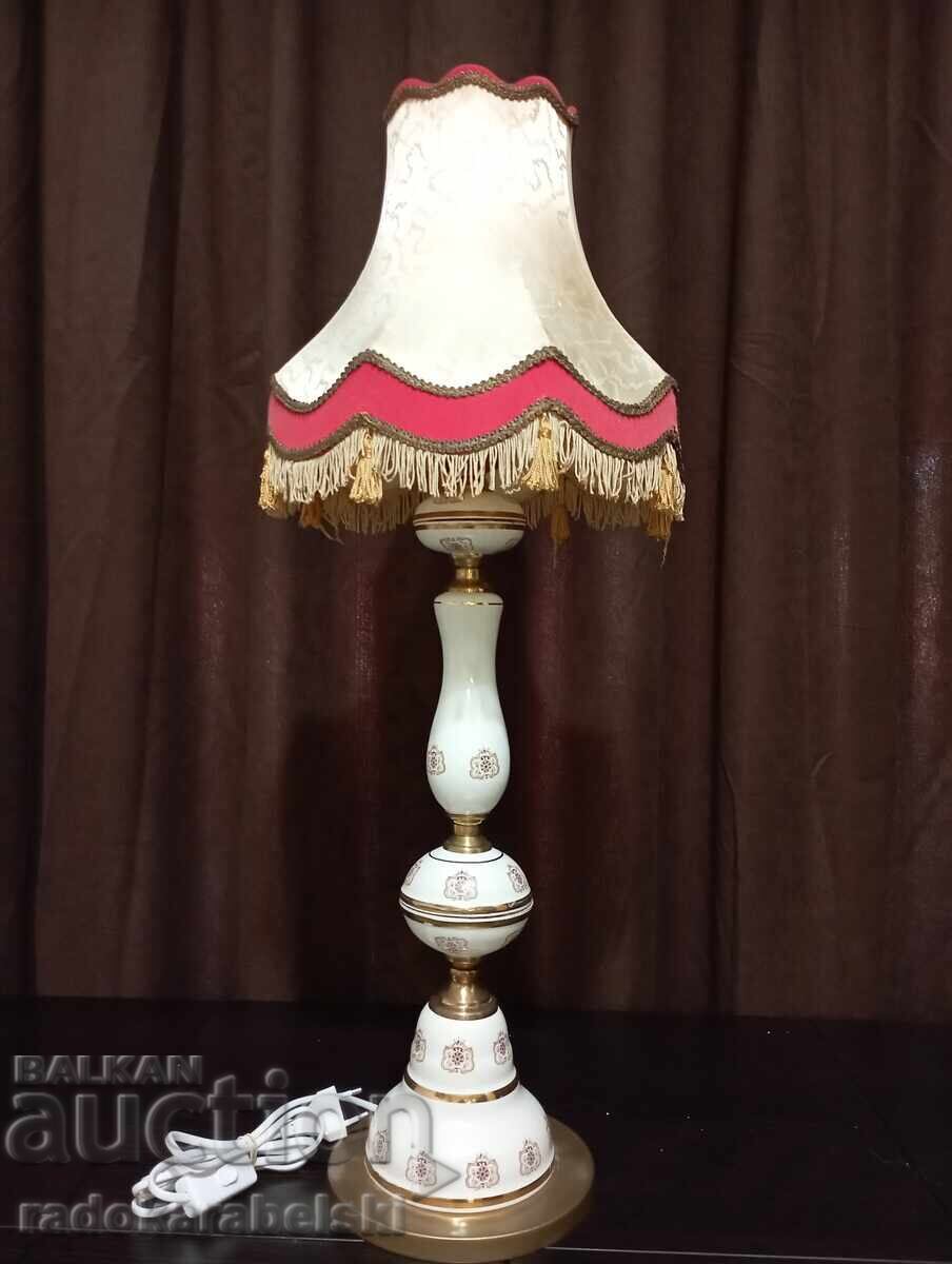 Голяма старинна порцеланова лампа с красив абажур Голяма старинна порцеланова лампа с красив абажур